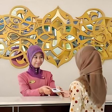 Yusro Hotel Restaurant & Convention Jombang Exterior foto