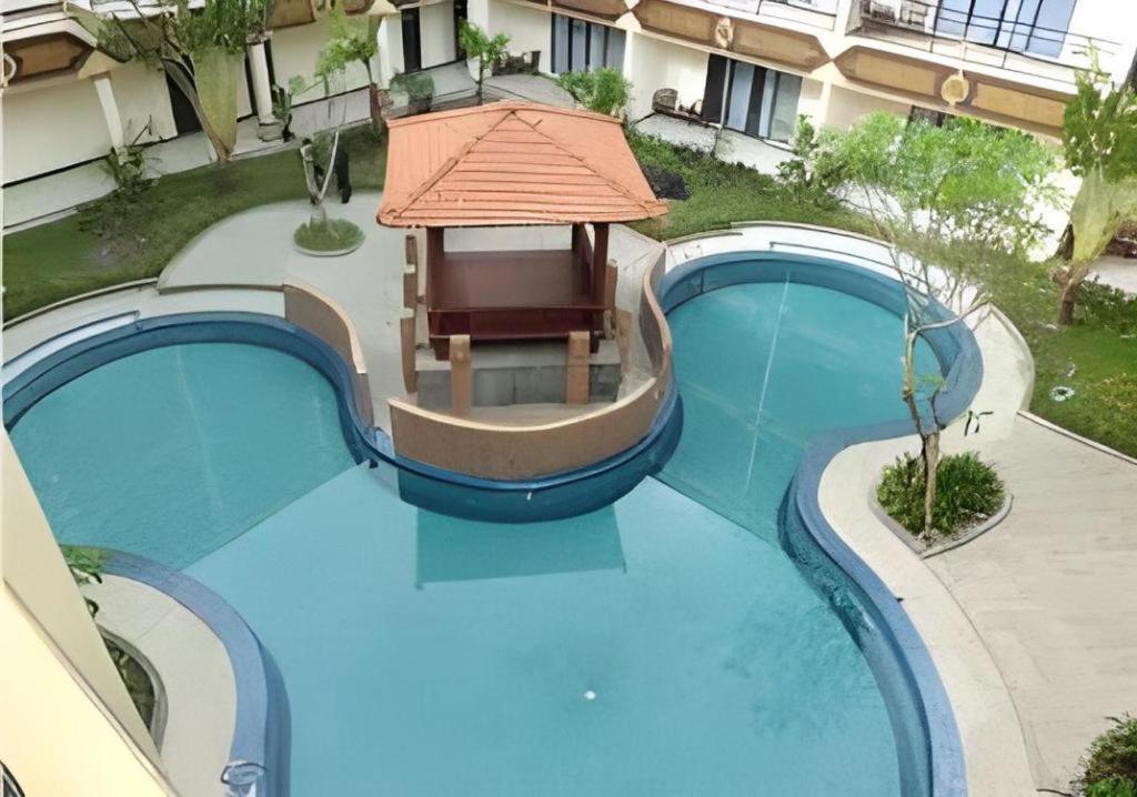 Yusro Hotel Restaurant & Convention Jombang Exterior foto